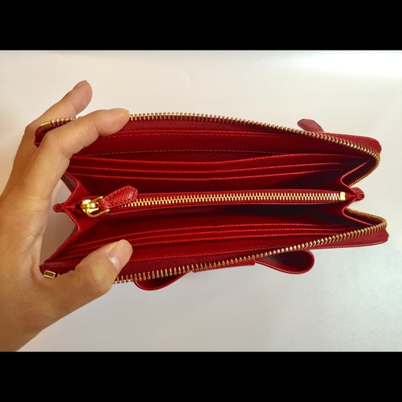 ❌SOLD❌Brand New and authentic Prada wallet - Picture 3 of 5