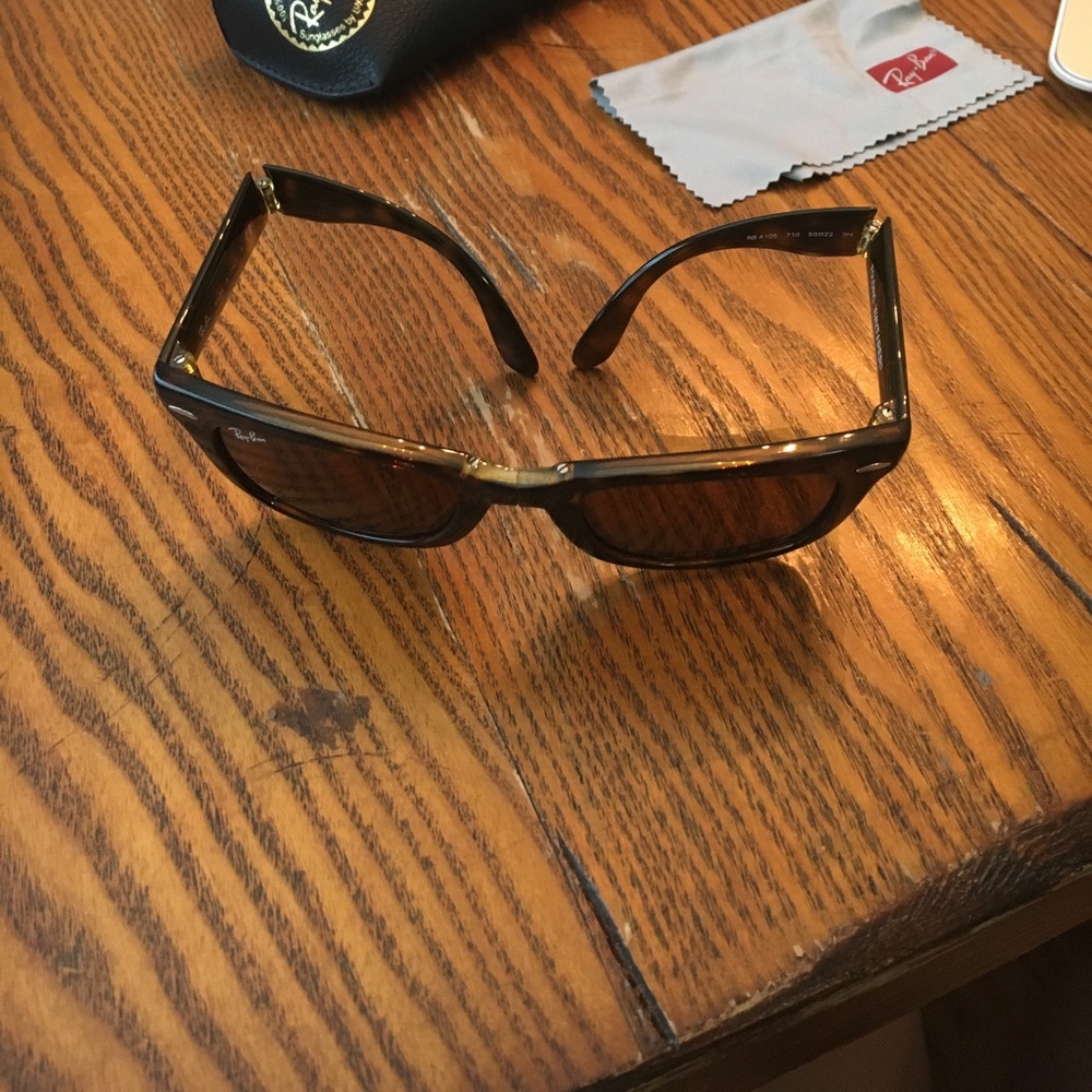 Ray-Ban Folding Wayfarer Sunglasses - Picture 5 of 7