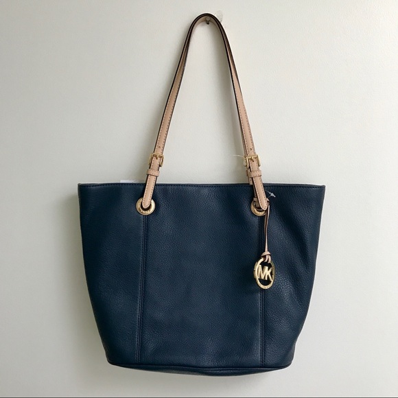 Michael Kors Handbags - 🆕 Michael Kors Jet Set Tote - Navy