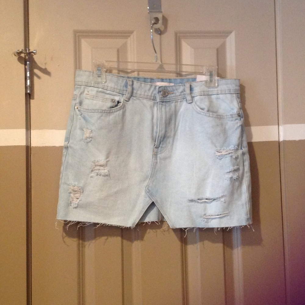 NWT...ZARA MINI SKIRT...MEDIUM