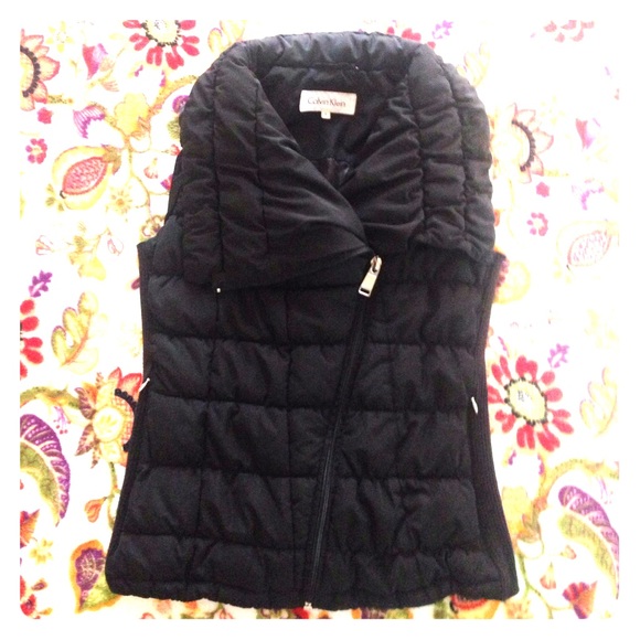 Calvin Klein vest puffer zip in black - Picture 2 of 5