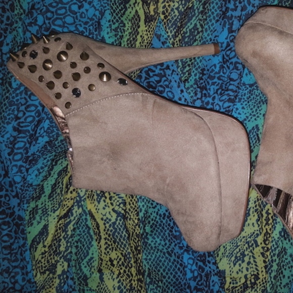 Tan Antique Gold Spiked Booties Platform Heels - Picture 2 of 5