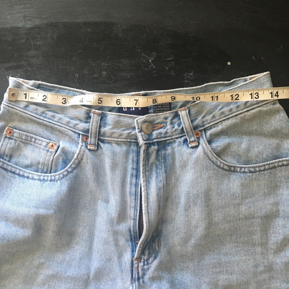 Vintage looking high waisted denim Gap mom shorts - Picture 3 of 8