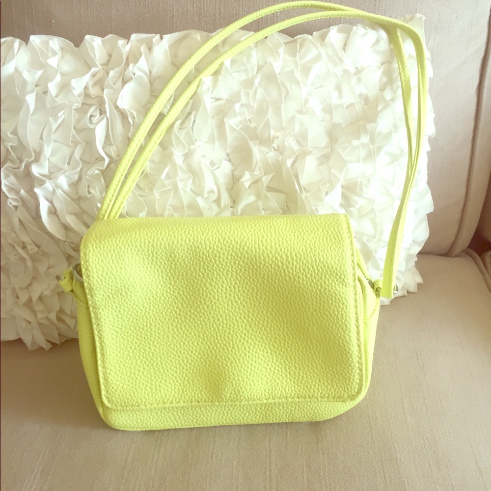 Great condition Lime Purse from H &M💫