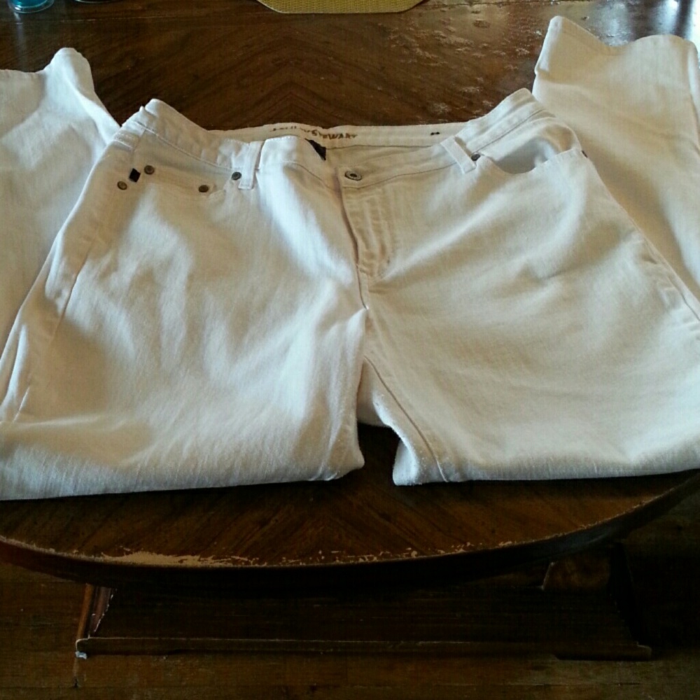 Rare Ashley Stewart plus Size White Stretchy jeans