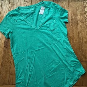 Gap tee