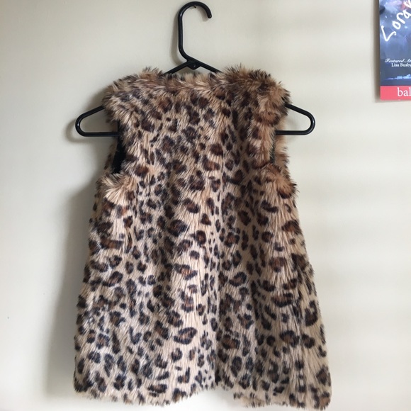 Button Up Cheetah Print Vest - Picture 2 of 3