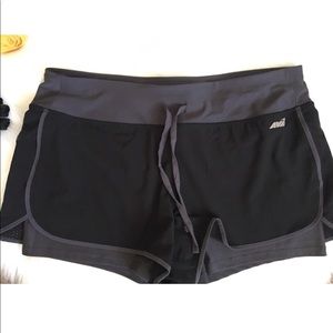 AVÍA Active short