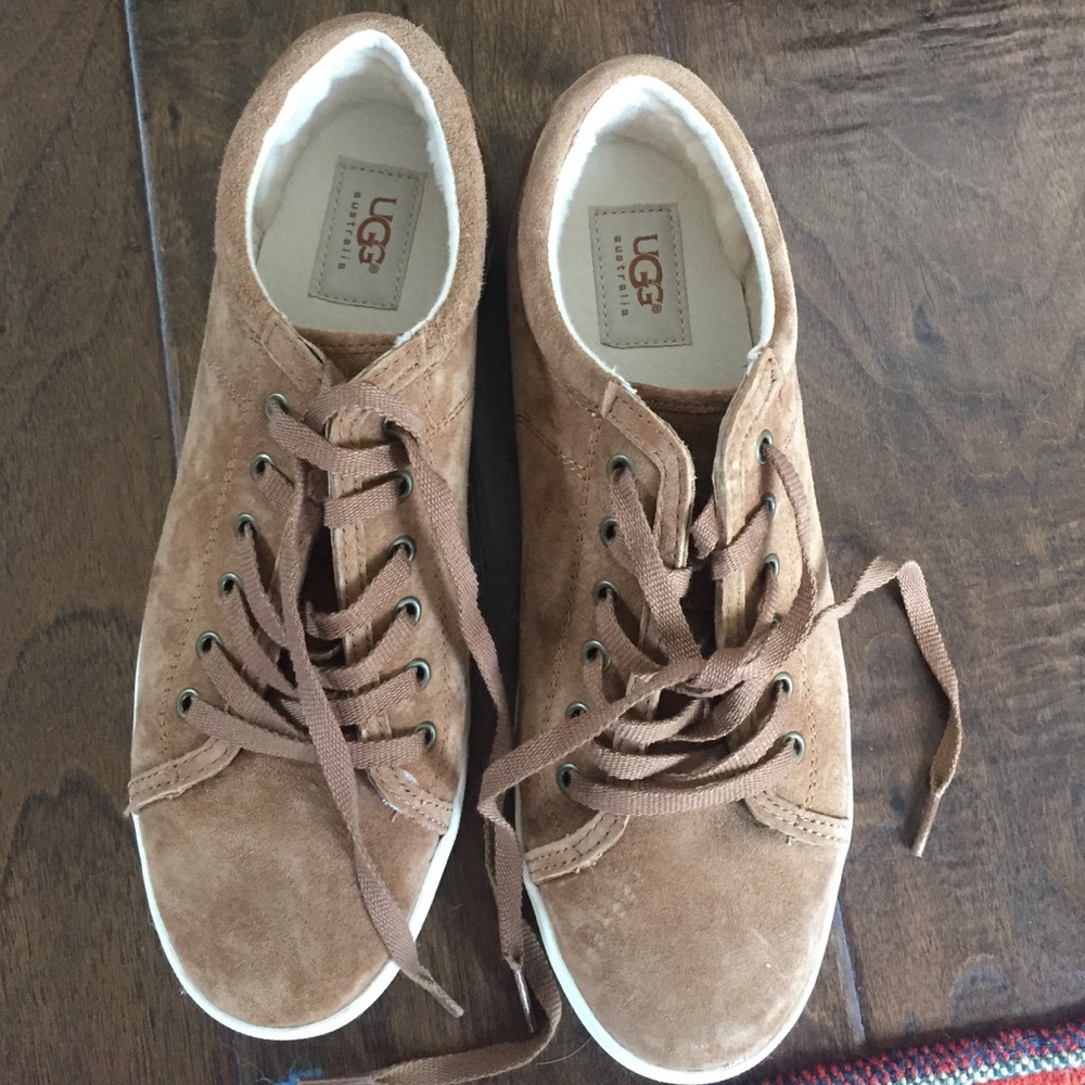 Brown ugg shoes