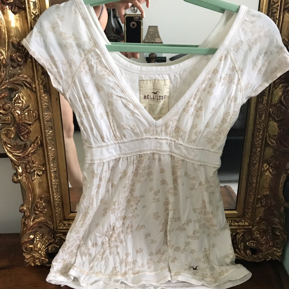 Comfy and soft Hollister t-shirt