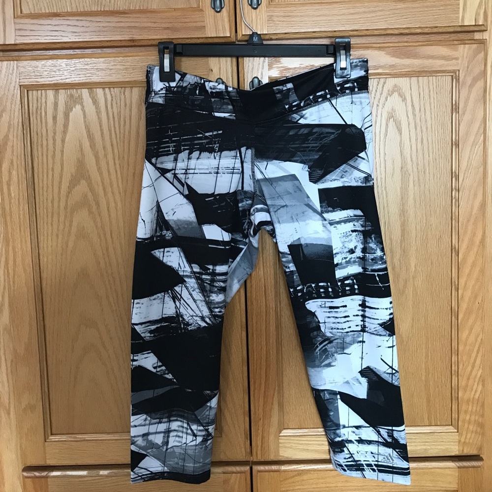 Adidas crop active wear pants