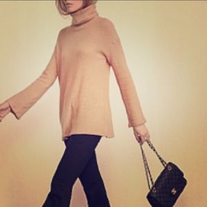 Reposhing beautiful blush Reformation sweater