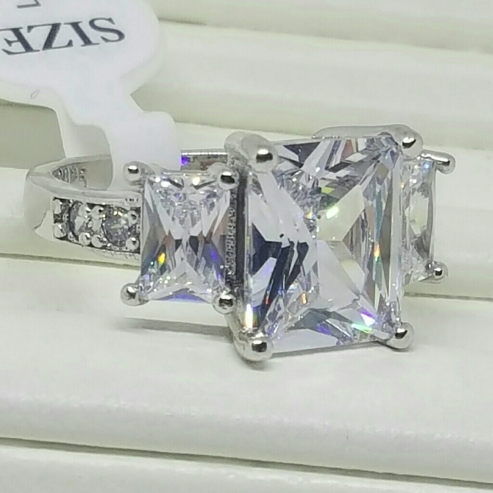 💍💍5 for $20!  3 Stone CZ Ring