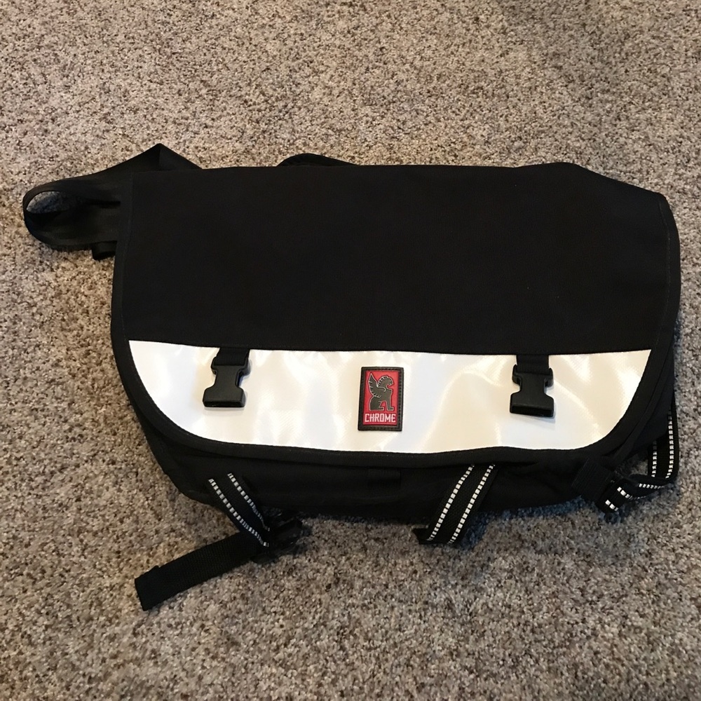 Chrome Citizen Medium Messenger Bag