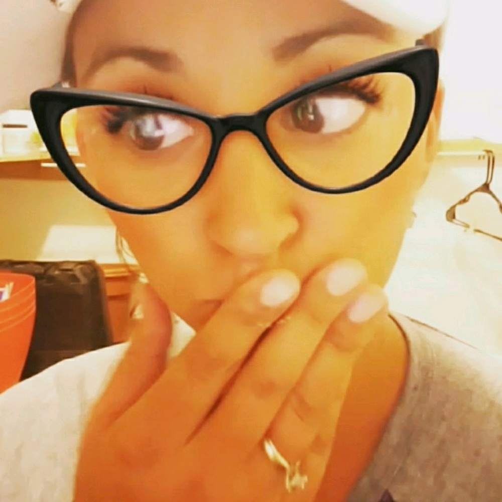 Meet your Posher, Elizabeth