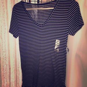 Gap v neck tee