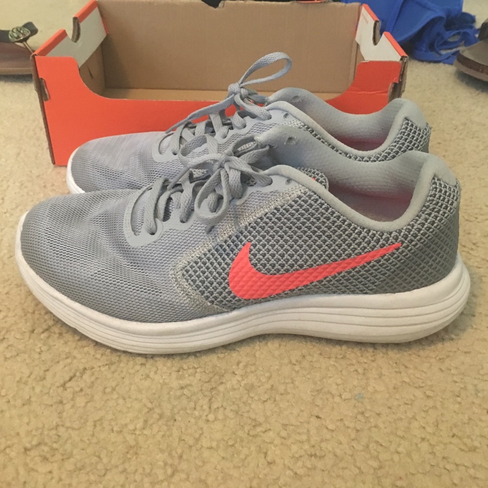 Nike revolution 3