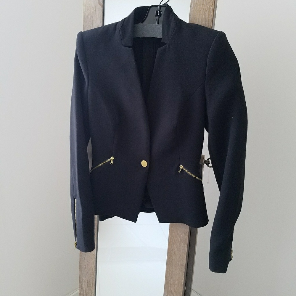 Black fiited crop blazer