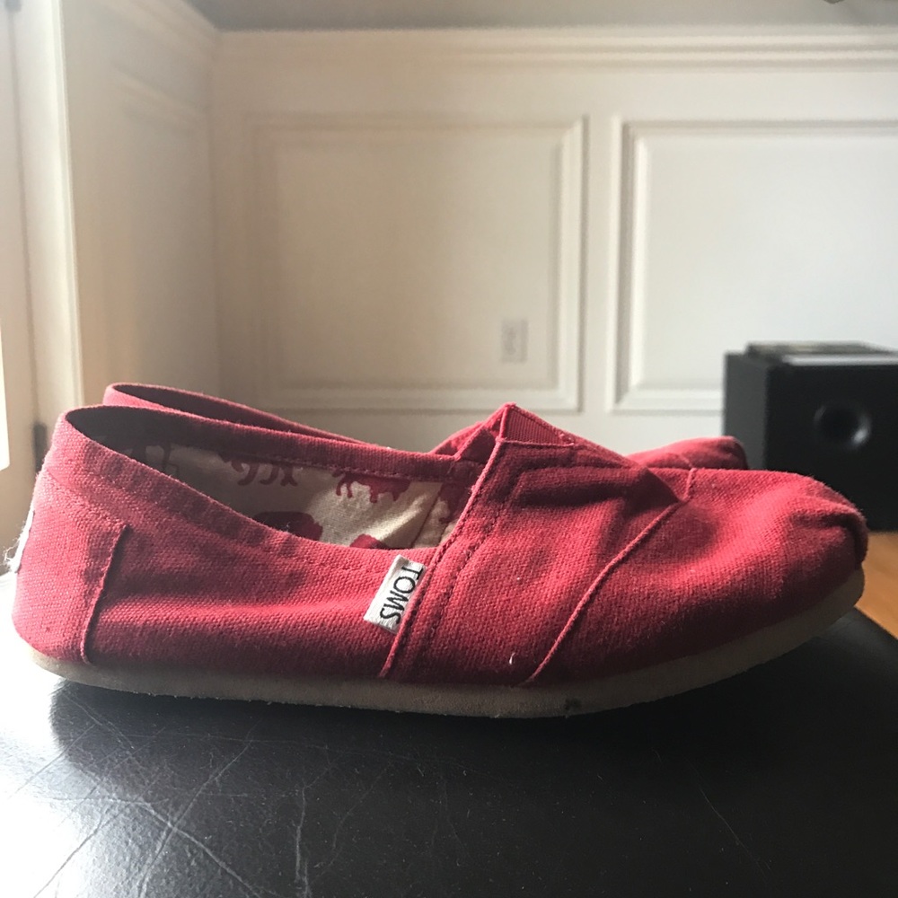 Toms classic red flat shoe