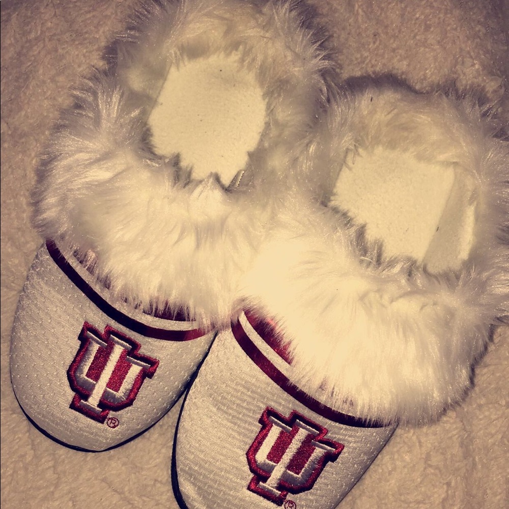 IU house slippers
