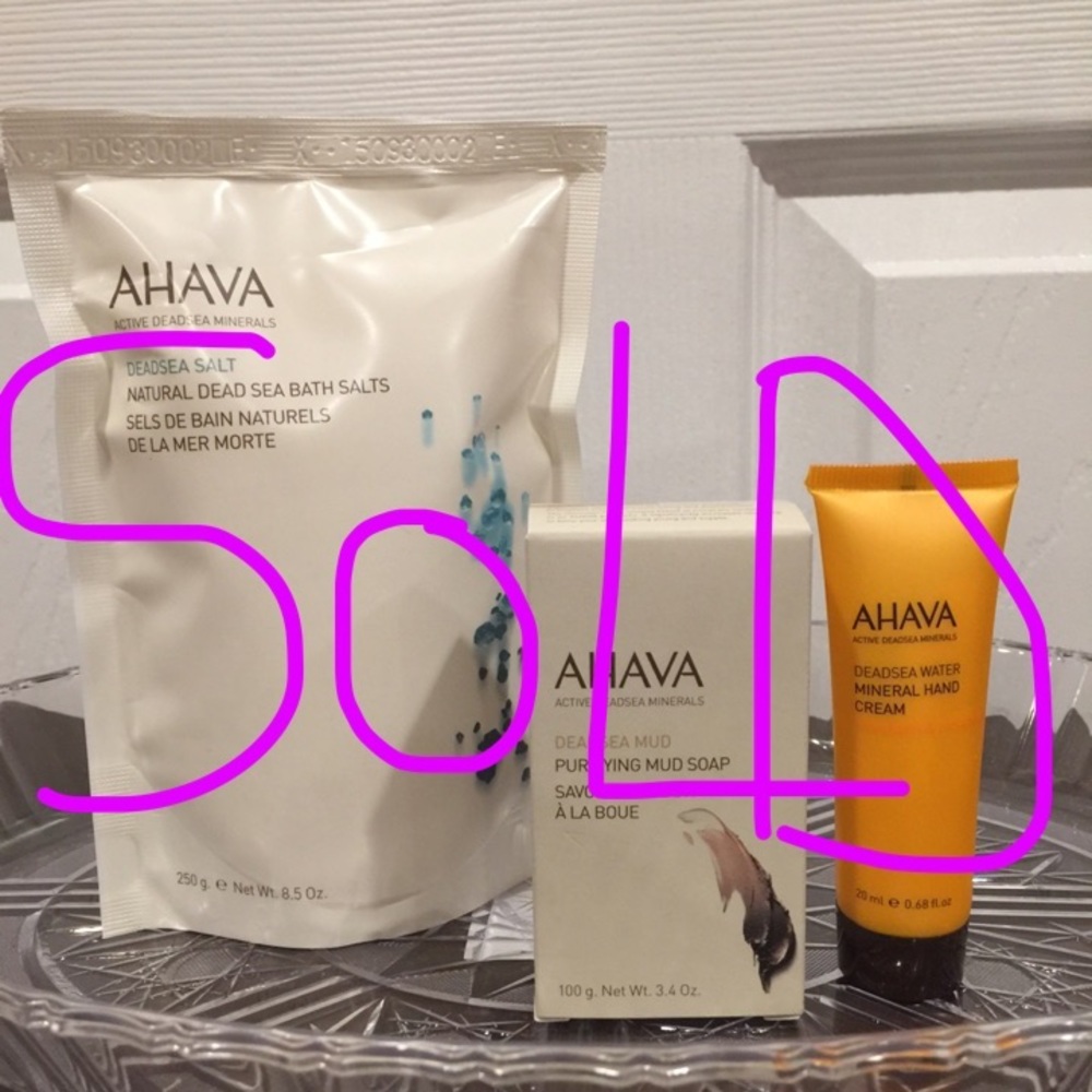🆕🆕AHAVA bath kit!  Brand New 💕