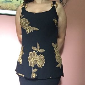 Black n tan top with wooden rings style