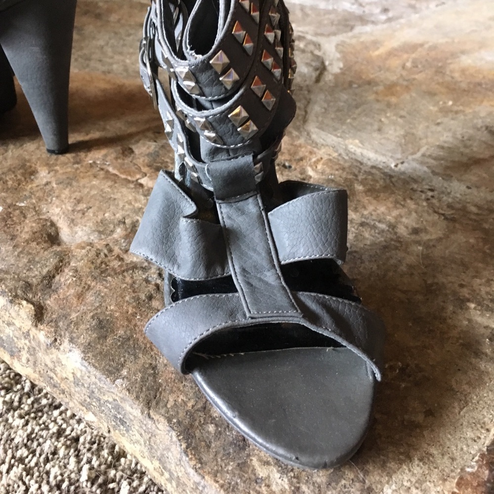 Women's not rated silver heels - Picture 2 of 4