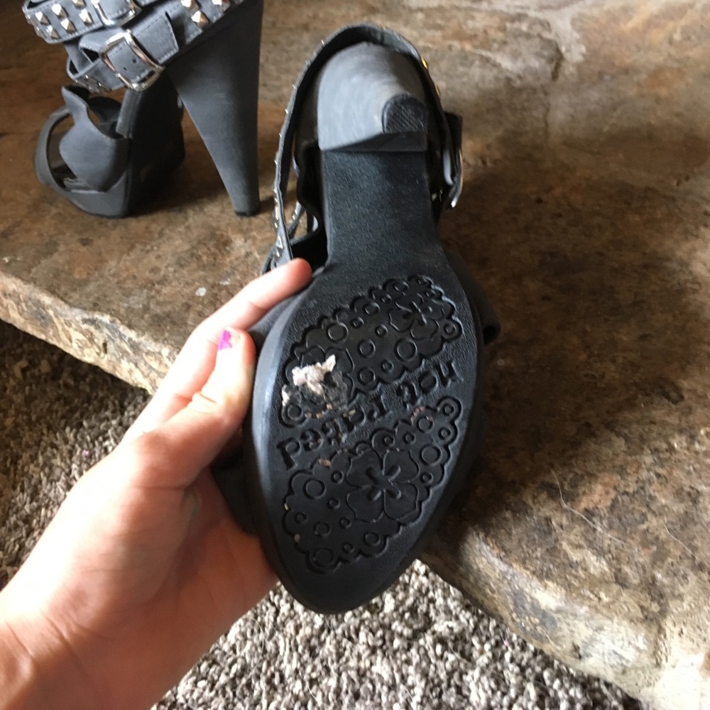 Women's not rated silver heels - Picture 3 of 4