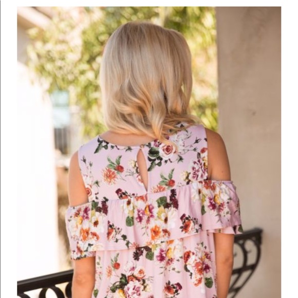 Pink coconut blouse! New!! Floral fits true to siz - Picture 7 of 7