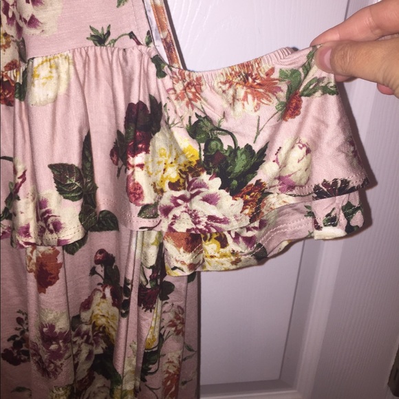 Pink coconut blouse! New!! Floral fits true to siz - Picture 4 of 7