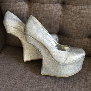 Silver glitter heels that are heeless Size 7.5