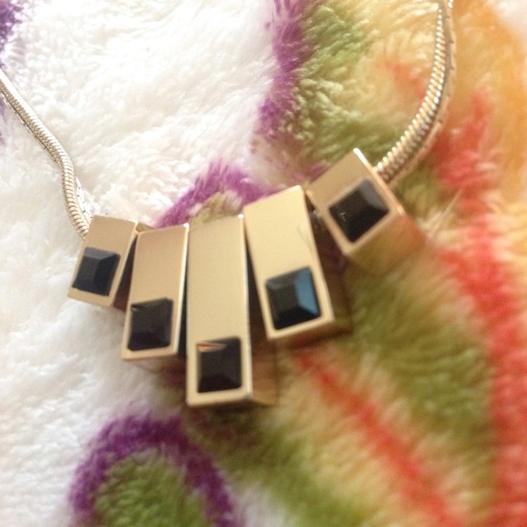 Reversible black and white necklace with stones - Picture 5 of 5