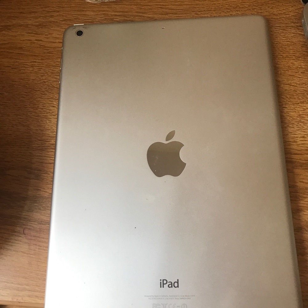 IPad - Picture 2 of 2