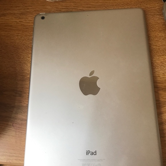 IPad - Picture 2 of 2