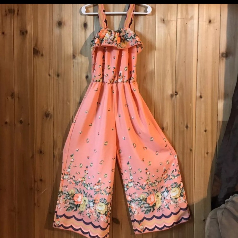 Girls jumpsuit. On Ⓜ️