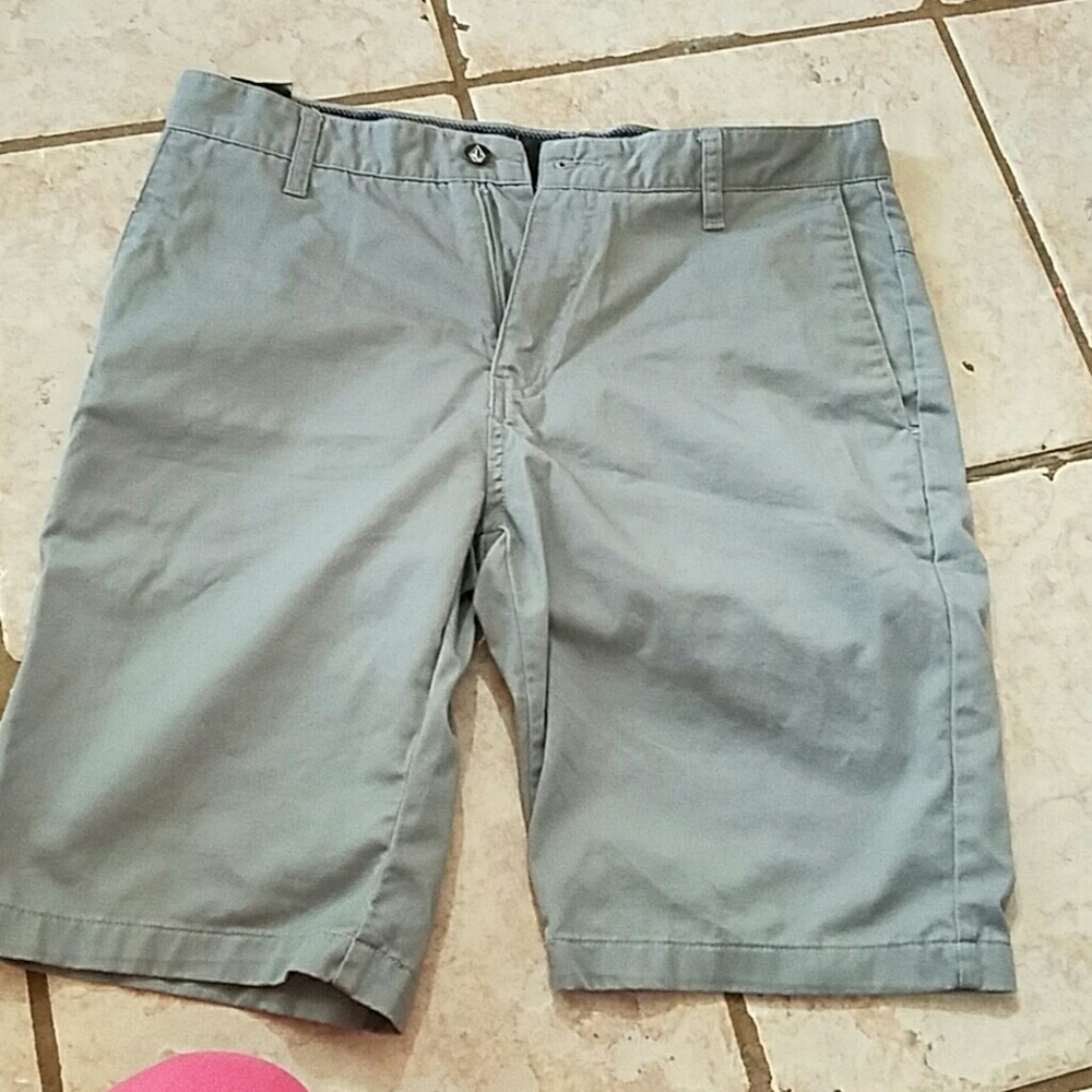 Volcom size 32