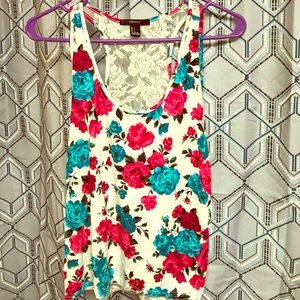 Cute flower tank top 💕🌺🌸