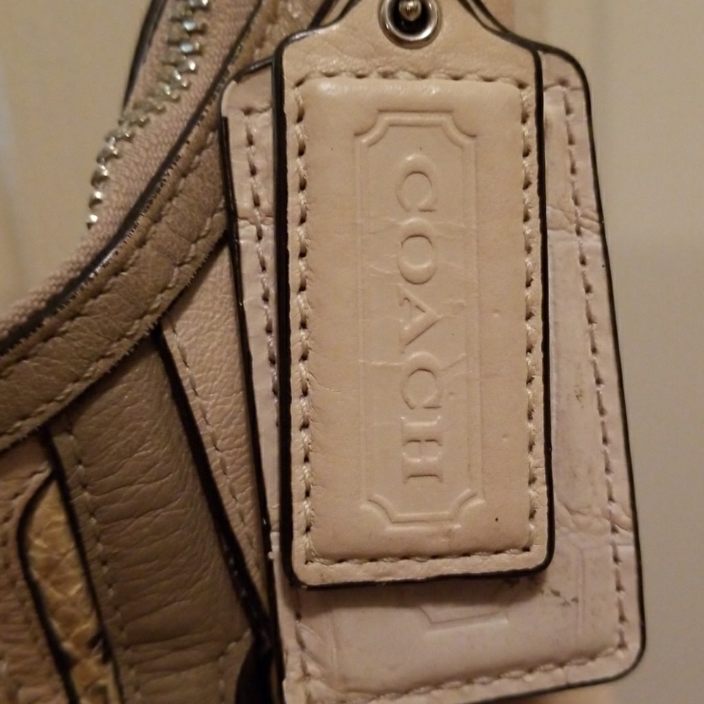 Coach bag. - Picture 2 of 3