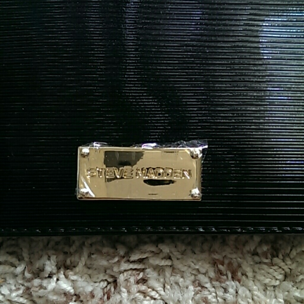 NWT Steve Madden Patent Wristlet