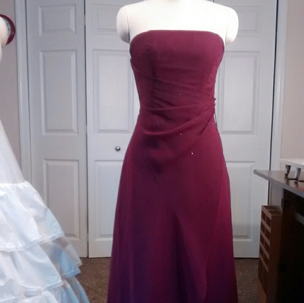 Maroon formal/ prom gown size 11/12