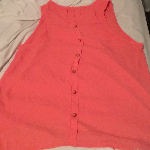 Cute top !!! - Picture 2 of 2