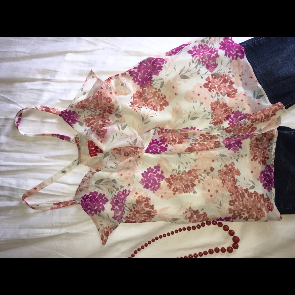 Lovley floral ruffle front sleeveless top