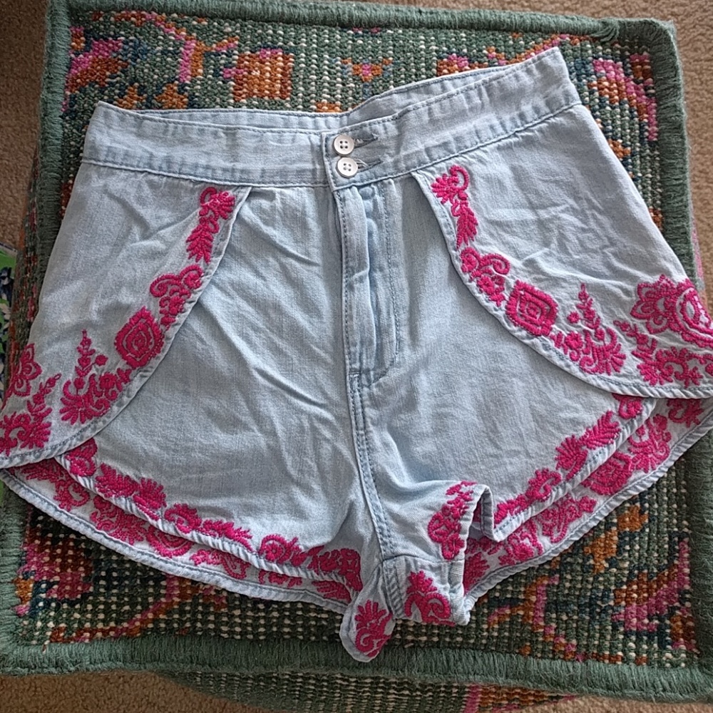 BDG Urban Outfitters embroidered short shorts