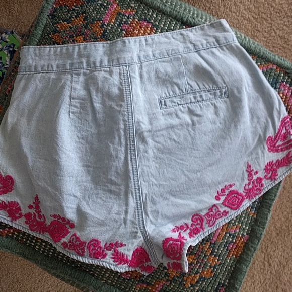 BDG Urban Outfitters embroidered short shorts - Picture 3 of 4