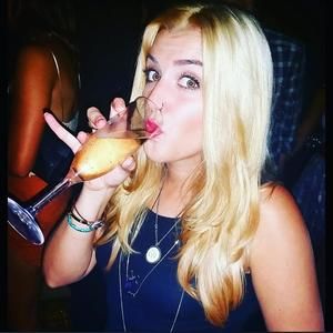 Meet your Posher, Dayna