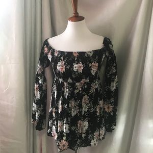 Off shoulder floral Torrid Top