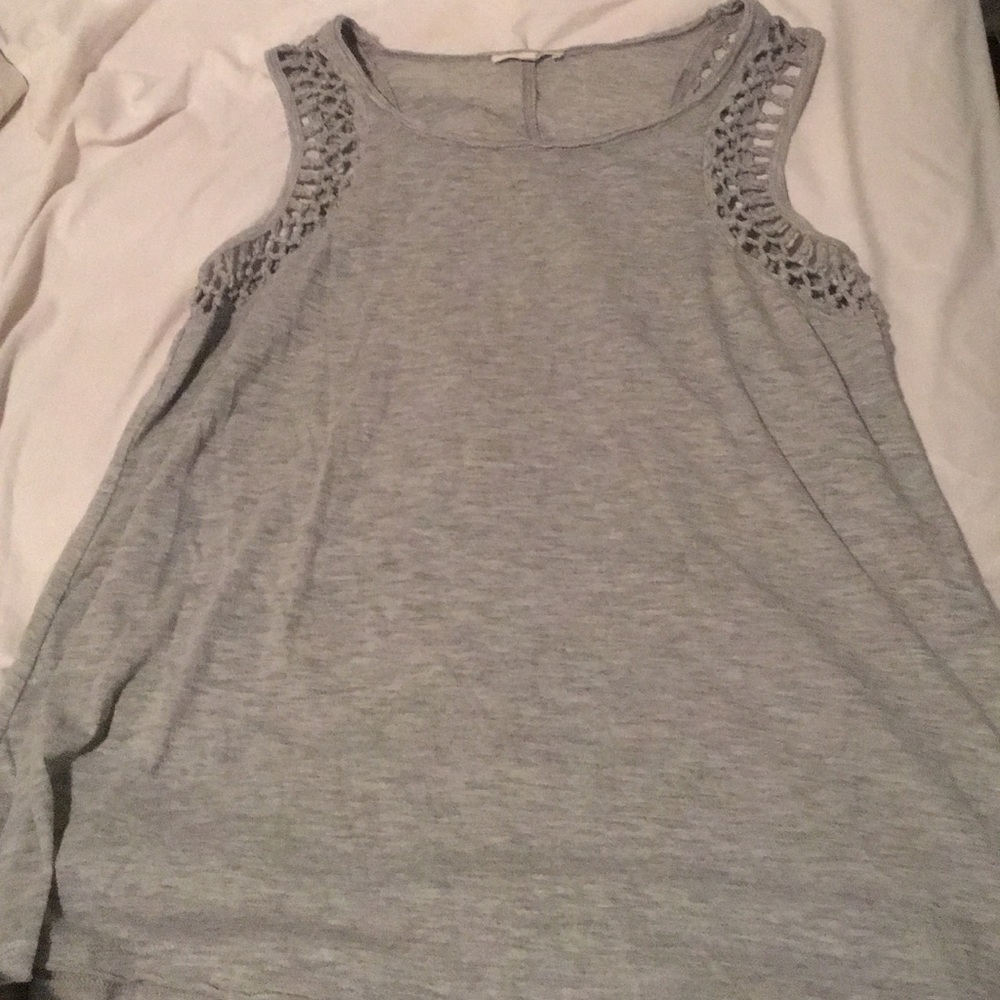 Gray tank !!
