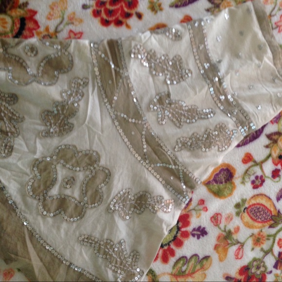 BCBG MAXAZRIA designed skirt in size 8 - Picture 3 of 4