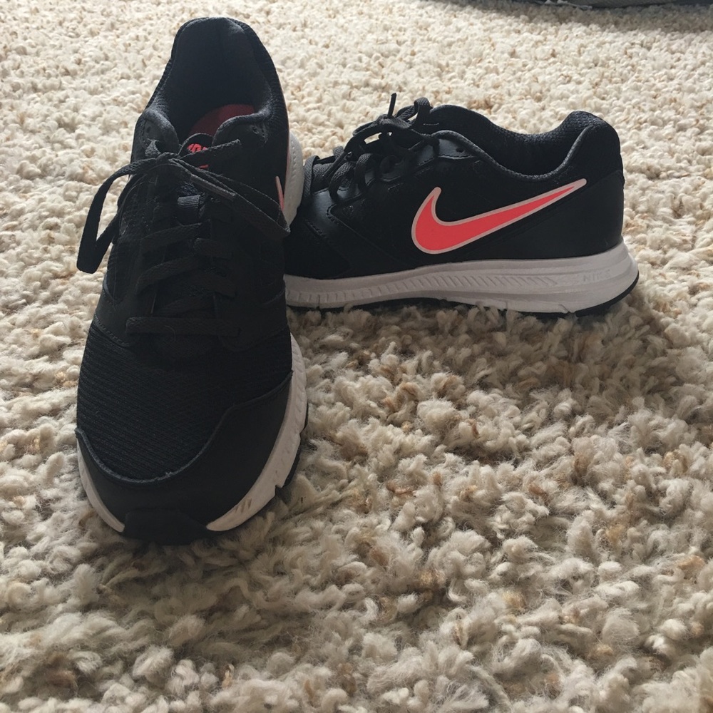 Nike Tennis Shoes