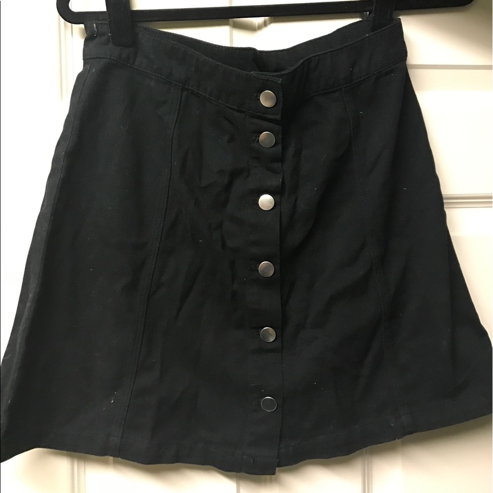 H & M front button up skirt